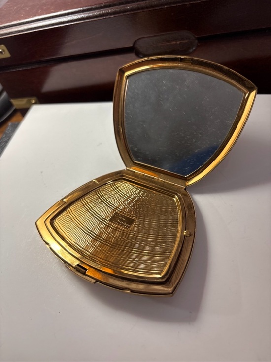 Vintage Gold-Tone Decorative Compact with Leaping Deer Motif MCM Elgin - Picture 2 of 3